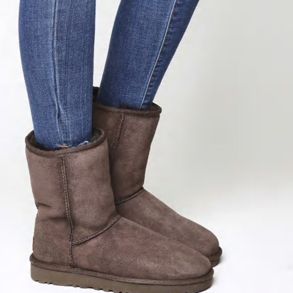 UGG Brown Leather Women's Slip On Round Toe Short Winter Boots Sz 6